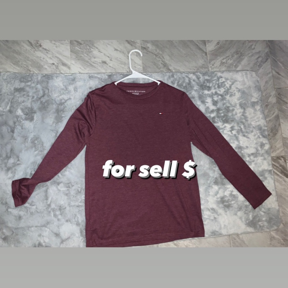 Tommy Hilfiger. never worn . Large .